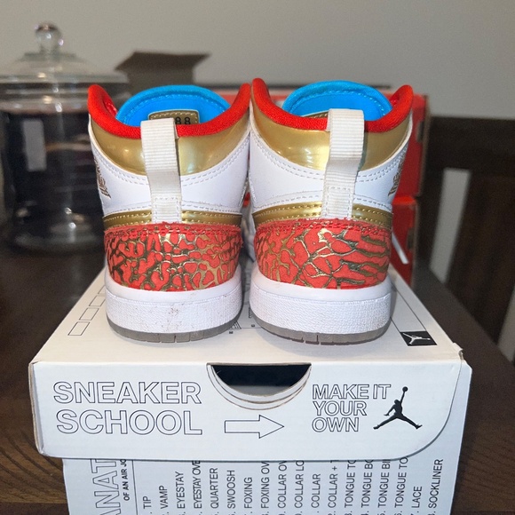 Little Kids Air Jordan 1 | Mid | Size 12 -- Used - Picture 3 of 6